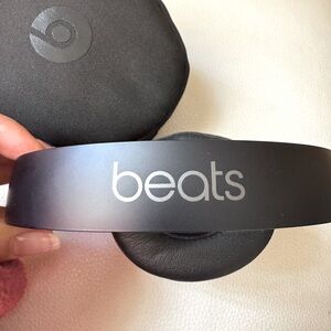 Barely used beats headphones bluetooth!! Solo3